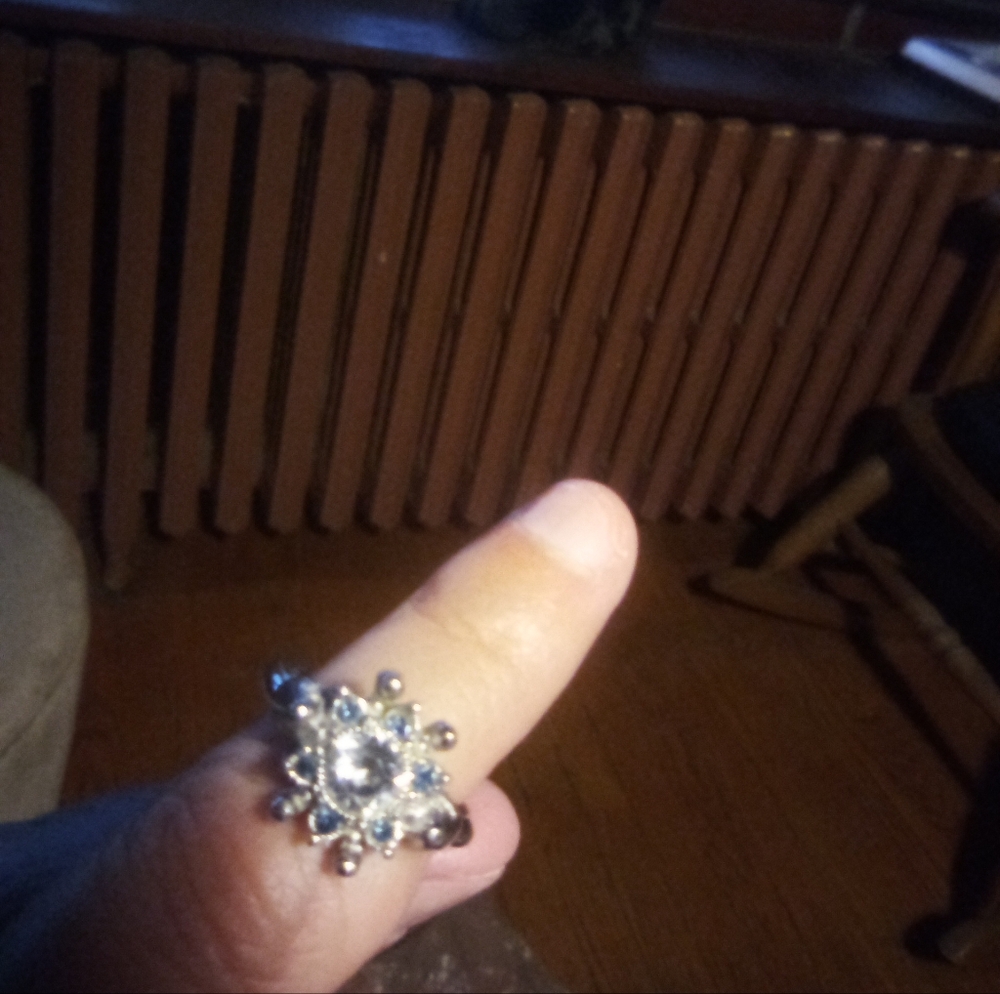 Silver AVON ring - Picture 2 of 3